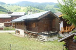 Chalets Chalet en plein coeur de village, 9 personnes, 2 chambres, 1 mezzanine - CH18 : photos des chambres