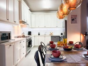 Seaside Stay Beachfront with Backup Inverter