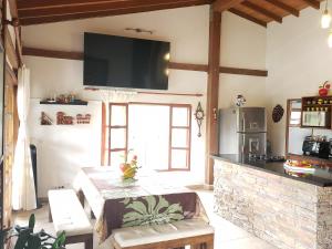 Beautiful Lake View Villa. Lake Access & Near Town