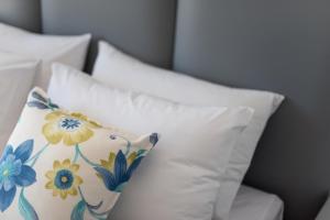 MAR n MAR CROWN HOTEL-SUITES