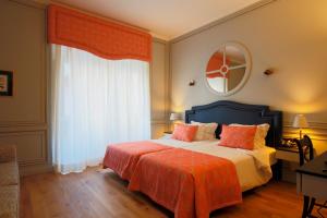 Classic Triple Room room in Grande Hotel do Porto