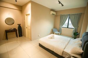 Cosy City-View Suite in Town