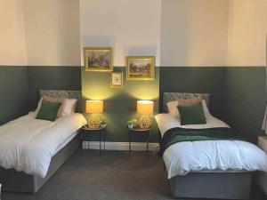 Rose Cottage - 5 Person city centre with parking