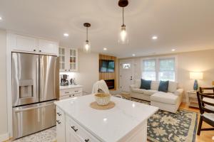Beautiful 3 BR Home with Workspace 20 Min to Boston