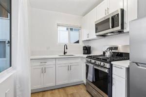 Pacific Beach Charm Beach and Shops Steps Away