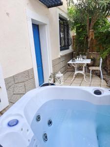 Maisons de vacances Le Cottage de Sainte Valiere (Jacuzzi et terrasse ) : photos des chambres