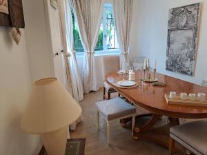 Maisons de vacances Le Cottage de Sainte Valiere (Jacuzzi et terrasse ) : photos des chambres