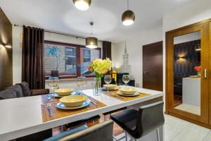 Warsaw Atelier - Central, Parking, Metro Nearby - by Rentujemy