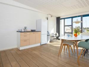 Apartment with shared kitchen in Vedersø