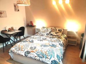 B&B / Chambres d'hotes Chez Cerise : Chambre Double avec Salle de Bains Privative