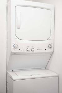 Coastal Haven - Prime Spot Walk to Beach