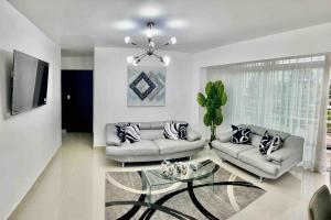 Hermoso conjunto residencial con piscina
