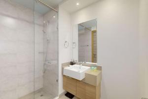 Bloom Tower B - Bright Studio