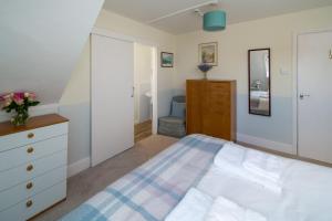 Whole floor apartment with parking and ferry voucher