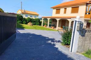 CASA AREALBA Casa con piscina muy cerca de las playas de San Xurxo y Doniños