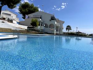 Font Sol Holidays LEK