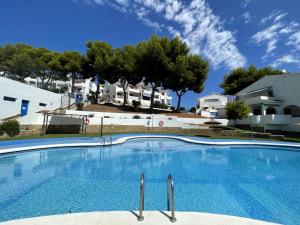 Font Sol Holidays LEK