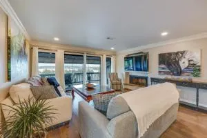 Luxury Lakefront Hot Springs Condo with Pools! - Pettyview