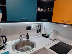 New Studio Apartment Emmy with free street parking