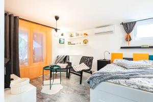 New Studio Apartment Emmy with free street parking
