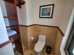 Luxury Villa In Prestigious Pristine Bay, Home Of The Black Pearl Golf Course