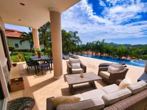 Luxury Villa In Prestigious Pristine Bay, Home Of The Black Pearl Golf Course