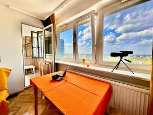 ORANGE 3 fast WiFi 1Gbs 85TV Netflix HBO Disney+ SkyShowMax