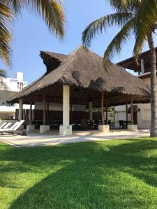 HERMOSO DEPARTAMENTO DE LUJO EN MANZANILLO A PIE DE PLAYA EN PONTO HORIZONTE MANZANILLO. PARA HASTA 8 PERSONAS, DE LO MEJOR DE MANZANILLO. HERMOSA VISTA AL MAR