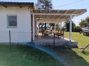 Vila Sreten, Tenis i basket kuća