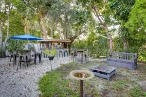 St Petersburg Home with Yard and Grill 2 Mi to Beach! - 雷丁顿海岸