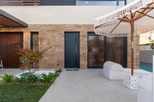 SithoniaRS Luxury Three Floors Villa With Private Pool & Garden