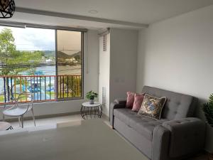 Apartamentos Avenida del malecón, frente al lago. Guatape