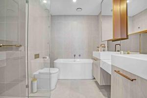 3 Bedrooms Apt in Glen Waverley centralparking