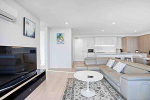 3 Bedrooms Apt in Glen Waverley centralparking