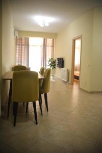 Pleasant apartment with free dedicated parking in Komuna e Parisit