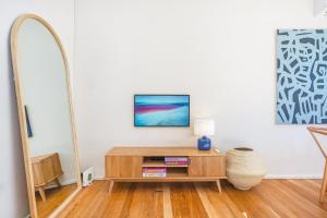 Sunshine Loft With Balcony by Sydney Dreams