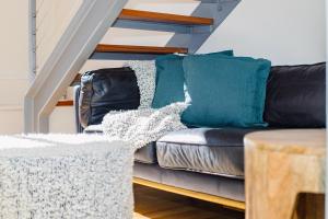 Sunshine Loft With Balcony by Sydney Dreams