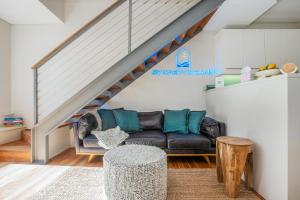 Sunshine Loft With Balcony by Sydney Dreams