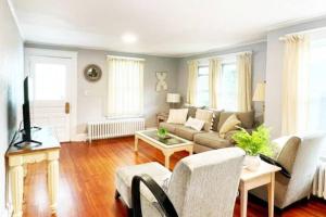 Modern Home off I-95 Perfect for Families & Business Stay with Ample Parking