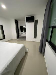 Tokyo Motel