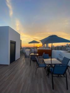 Jacuzzi rooftop vista al mar 5 min malecón