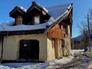 Spacieuse Maison 8 Pers à Serre Chevalier avec Jardin, Balcon et Cheminée - FR-1-762-39