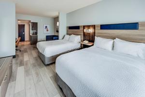 Two-Bed Suite Non-Smoking room in Holiday Inn Express Hotel & Suites Ohio State University- OSU Medical Center an IHG Hotel
