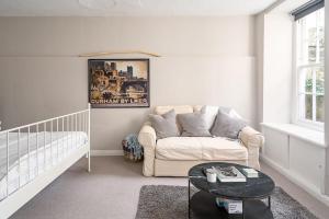 Stunning Basement Flat in Central Location