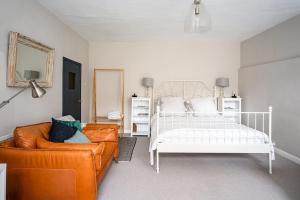 Stunning Basement Flat in Central Location