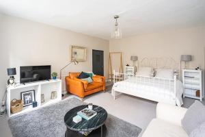 Stunning Basement Flat in Central Location