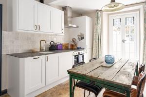 Stunning Basement Flat in Central Location