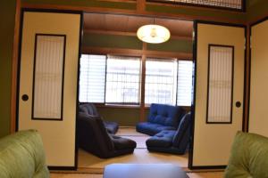Only for one group Cheaper for 6th & 7th guest 市街地中心部 一棟貸しの宿 GUEST HOUSE DONS HOME