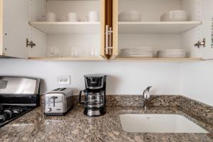 Midtown West 1br w gym nr rockefeller center NYC-1218