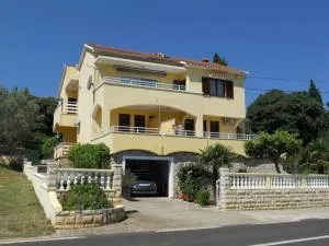 Apartments Gržanov - Sutomišćica